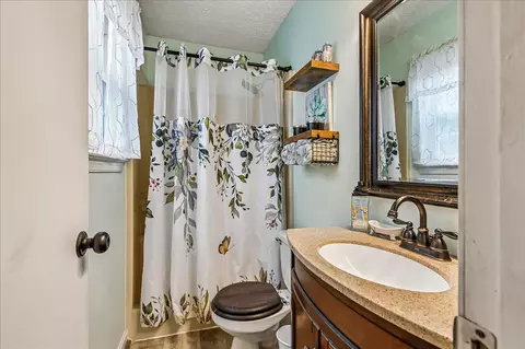 Bath - 2894 Dungate Ct, Pasadena, MD 21122 photo 2 of 3