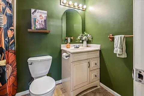 Bath - 2894 Dungate Ct, Pasadena, MD 21122 photo 3 of 3