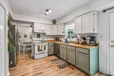 Kitchen - 2894 Dungate Ct, Pasadena, MD 21122 photo 1 of 2