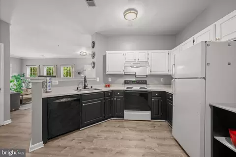 Kitchen - 1705 Fallowfield Ct, Crofton, MD 21114 photo 2 of 4