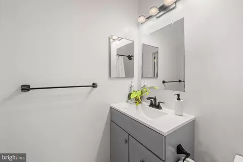 Bath - 1705 Fallowfield Ct, Crofton, MD 21114 photo 3 of 4