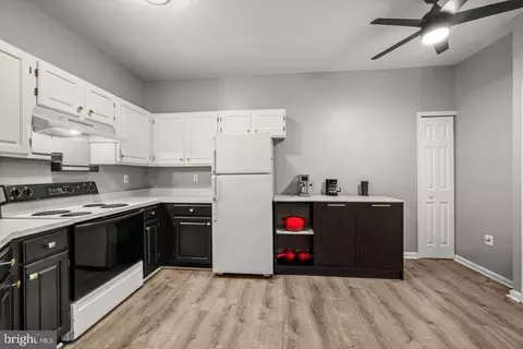 Kitchen - 1705 Fallowfield Ct, Crofton, MD 21114 photo 4 of 4