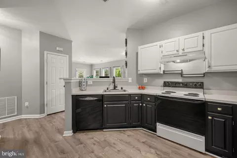 Kitchen - 1705 Fallowfield Ct, Crofton, MD 21114 photo 3 of 4