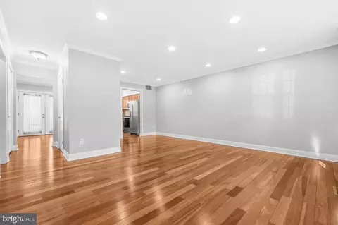 Living - 7792 Moonfall Ct, Pasadena, MD 21122 photo 3 of 4