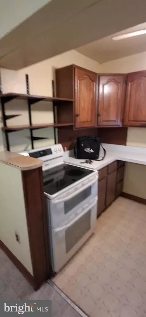 Entry Way - 202 Cross St, Brooklyn, MD 21225 photo 2 of 3