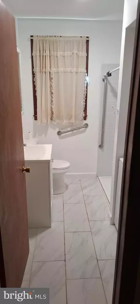 Bath - 202 Cross St, Brooklyn, MD 21225 photo 2 of 2