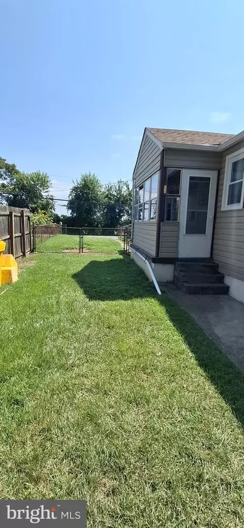 Exterior - 202 Cross St, Brooklyn, MD 21225 photo 2 of 3