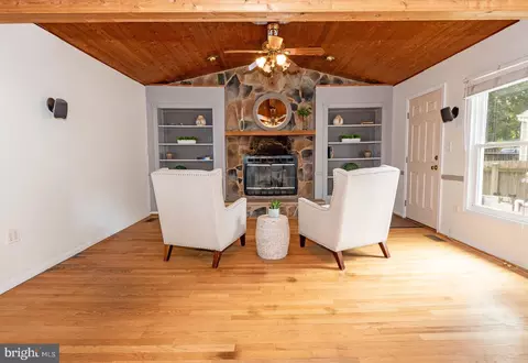 Living - 1717 Jasper Ln, Crofton, MD 21114 photo 2 of 6