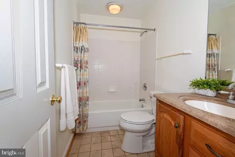 Bath - 1717 Jasper Ln, Crofton, MD 21114 photo 4 of 5