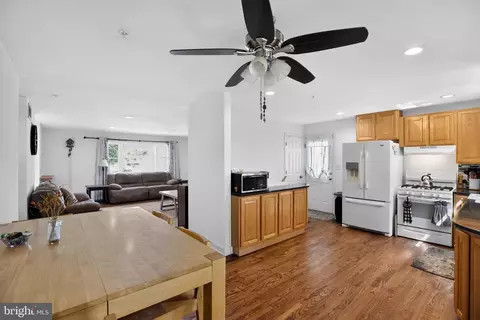 Entry Way - 237 Spring Gap Gap S, Laurel, MD 20724 photo 2 of 3