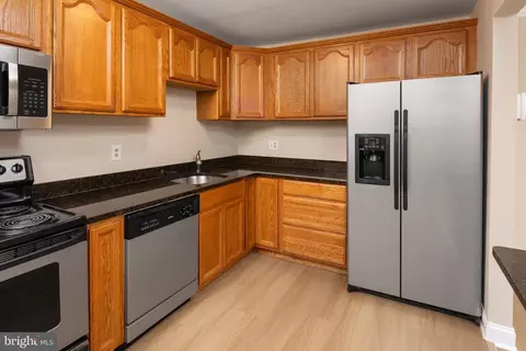 Kitchen - 907 Spry Harbour, Pasadena, MD 21122 photo 2 of 2