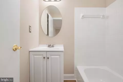 Bath - 907 Spry Harbour, Pasadena, MD 21122 photo 1 of 2