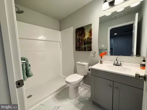 706 203rd St, Pasadena, MD 21122 photo 4