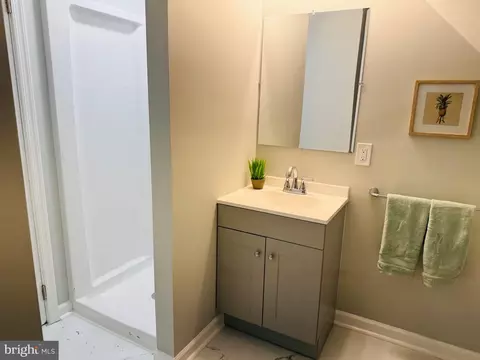 Bath - 706 203rd St, Pasadena, MD 21122 photo 3 of 3