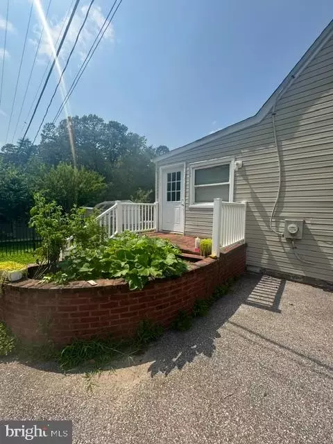 Exterior - 1276 Pekin Rd, Pasadena, MD 21122 photo 3 of 4