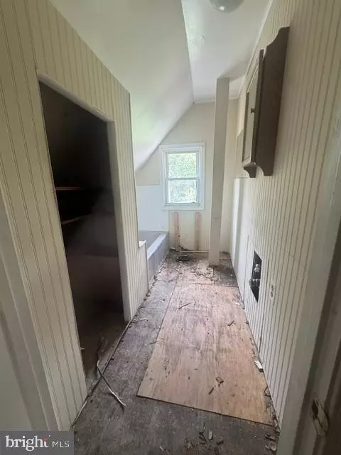 Entry Way - 1276 Pekin Rd, Pasadena, MD 21122 photo 6 of 8