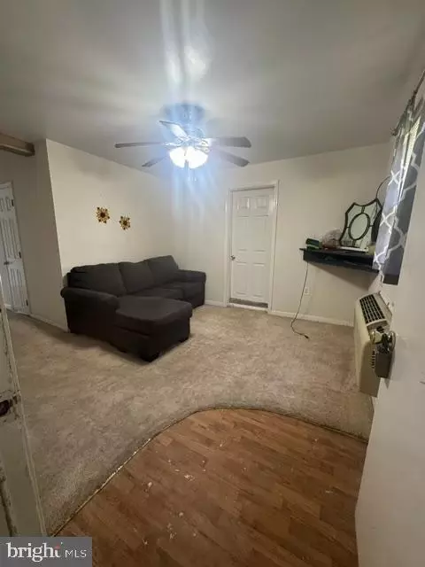 Entry Way - 1276 Pekin Rd, Pasadena, MD 21122 photo 3 of 8