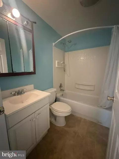 Bath - 1276 Pekin Rd, Pasadena, MD 21122 photo 1 of 2