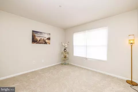 Living - 30 I Sandstone Ct, Annapolis, MD 21403 photo 5 of 5