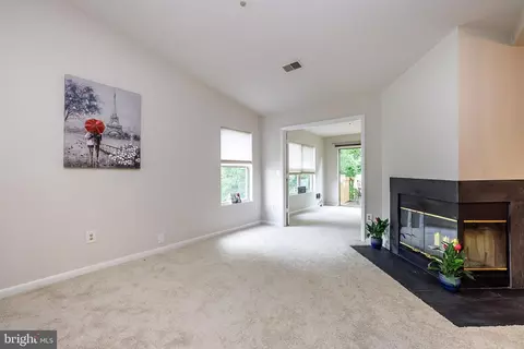 Living - 30 I Sandstone Ct, Annapolis, MD 21403 photo 1 of 5