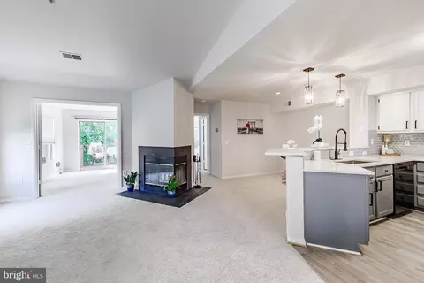 Living - 30 I Sandstone Ct, Annapolis, MD 21403 photo 3 of 5
