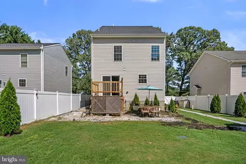 Exterior - 556 Sunset Knoll Rd, Pasadena, MD 21122 photo 7 of 8