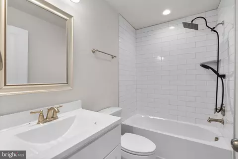Bath - 556 Sunset Knoll Rd, Pasadena, MD 21122 photo 3 of 3