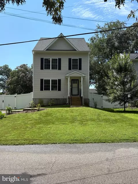 556 Sunset Knoll Rd, Pasadena, MD 21122 photo 2