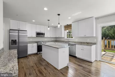 Kitchen - 556 Sunset Knoll Rd, Pasadena, MD 21122 photo 3 of 3