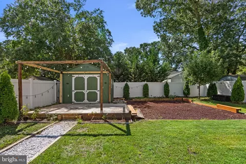 Exterior - 556 Sunset Knoll Rd, Pasadena, MD 21122 photo 6 of 8