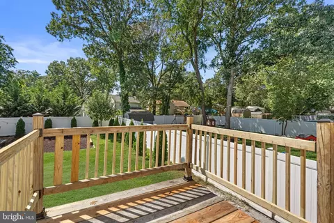 Exterior - 556 Sunset Knoll Rd, Pasadena, MD 21122 photo 4 of 8