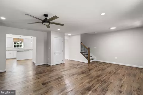 Living - 556 Sunset Knoll Rd, Pasadena, MD 21122 photo 5 of 6