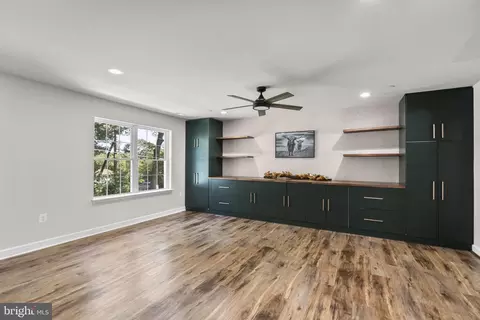 Living - 556 Sunset Knoll Rd, Pasadena, MD 21122 photo 3 of 6
