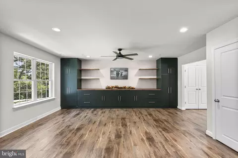 Living - 556 Sunset Knoll Rd, Pasadena, MD 21122 photo 2 of 6