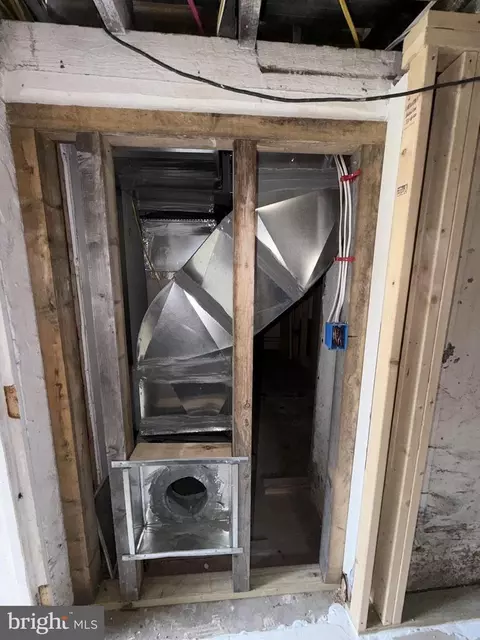 Entry Way - 14 3rd Ave, Baltimore, MD 21225 photo 3 of 6
