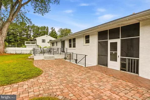 Exterior - 109 Sunset Dr, Annapolis, MD 21403 photo 8 of 14
