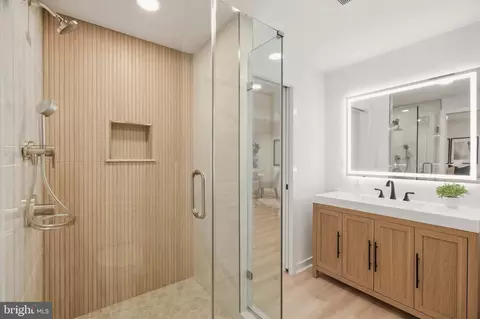 Bath - 109 Sunset Dr, Annapolis, MD 21403 photo 3 of 3
