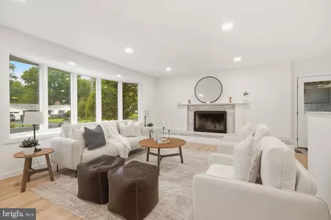 Living - 109 Sunset Dr, Annapolis, MD 21403 photo 3 of 5