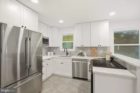 Kitchen - 109 Sunset Dr, Annapolis, MD 21403 photo 2 of 3