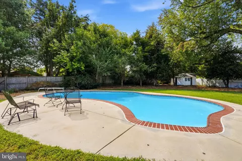 Exterior - 109 Sunset Dr, Annapolis, MD 21403 photo 2 of 14