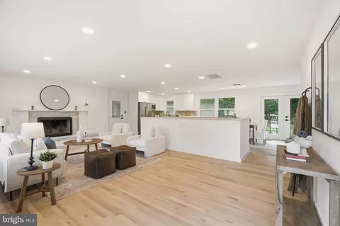 Living - 109 Sunset Dr, Annapolis, MD 21403 photo 1 of 5