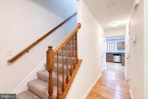 Entry Way - 901 8th St, Pasadena, MD 21122 photo 1 of 2