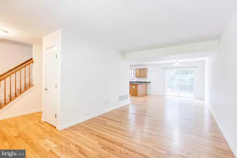 Living - 901 8th St, Pasadena, MD 21122 photo 2 of 6