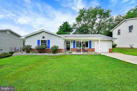 1039 Christmas Ln, Gambrills, MD 21054