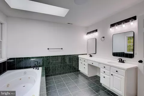 Bath - 1825 Johnson Rd, Annapolis, MD 21409 photo 2 of 4