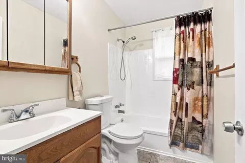 Bath - 208 Devon Ct, Linthicum Heights, MD 21090 photo 1 of 1