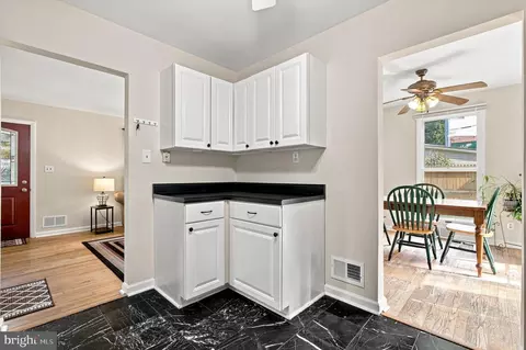 Kitchen - 208 Devon Ct, Linthicum Heights, MD 21090 photo 4 of 4