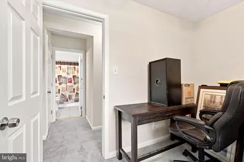 Entry Way - 208 Devon Ct, Linthicum Heights, MD 21090 photo 2 of 3
