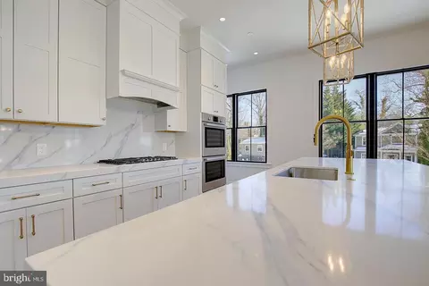 Kitchen - 3622 Edgemont St, Edgewater, MD 21037 photo 3 of 6