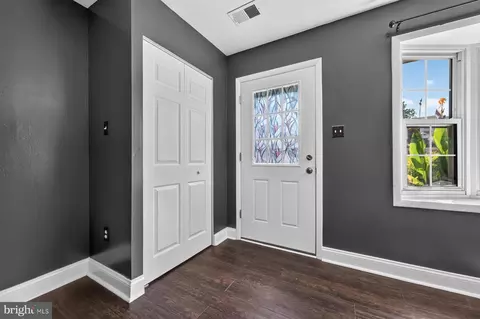 Entry Way - 74 Heritage Ct, Annapolis, MD 21401 photo 3 of 5
